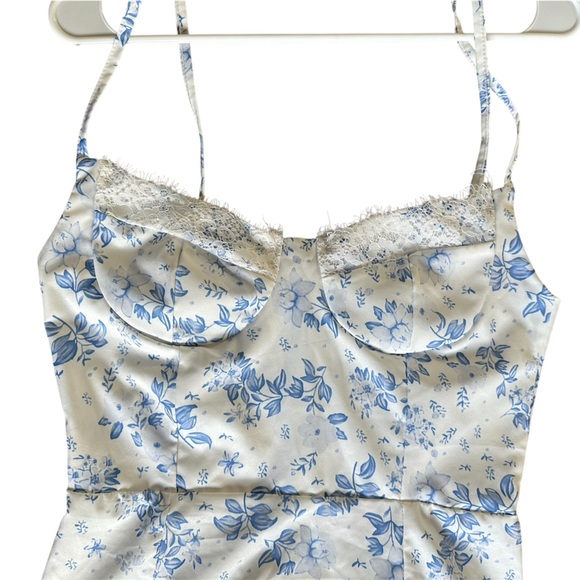 Floral Blue and White Dress - Picture 4 of 4